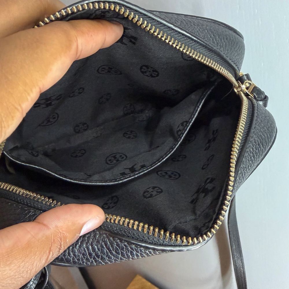 Tory Burch Black Pebbled Leather Crossbody Bag - Picture 6 of 8
